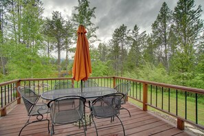Deck | Outdoor Dining | Private Yard