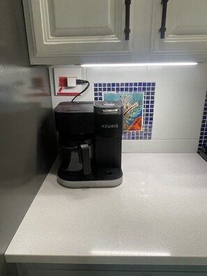 KUERIG DUO MAKES FULL POT AND K-CUPS