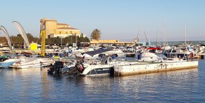 Hafen von Torre del horadada 