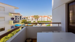 Relax while you have your meals or a glass of wine in the sunny balcony and enjoy the Algarve breeze #relax #sunny #portugal #algarve #albufeira