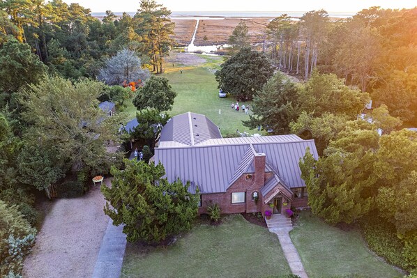 Bostwick's Magnolia Manor 5 Bedroom House