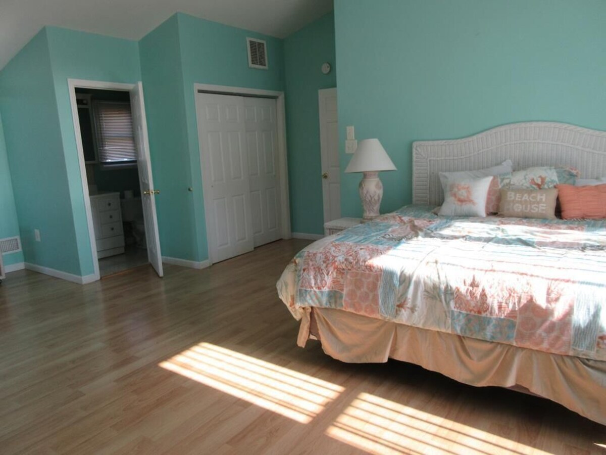 Single family home located just steps to the beach in Surf City – pet friendly so even the dog can come!