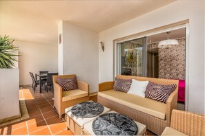 outdoor sitting - Terrazas de Banús holiday apartment in Puerto Banús