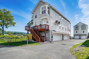 Exterior | Parking | Driveway (2 Vehicles)