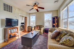 Living Room | Free WiFi | Central A/C