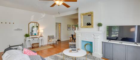 Dallas Vacation Rental | 2BR | 1BA | 2 Steps to Enter | 1,092 Sq Ft