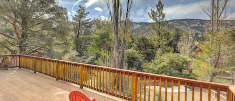 Pine Mountain Club Vacation Rental | 1BR | 1BA | 944 Sq Ft | 2 Steps to Enter