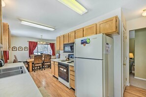 Kitchen | Keyless Entry | ~1 Mi to Arkansas River