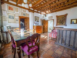 Möbel, Bilderrahmen, Eigentum, Tabelle, Stuhl, Holz, Beleuchtung, Interior Design, Flooring, Fussboden