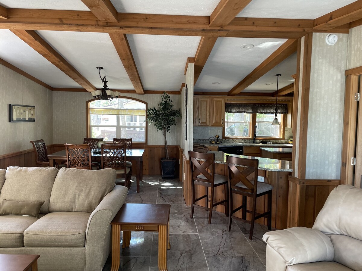Bridge House Romantic Lakefront scenic views