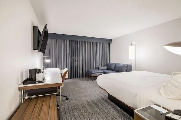 Comfortable Unit w/ 1 King size bed and sofa