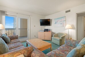Living Room w/TV