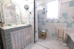 Holiday rental L'ISLE-SUR-LA-SORGUE villa for rent 1 bathroom