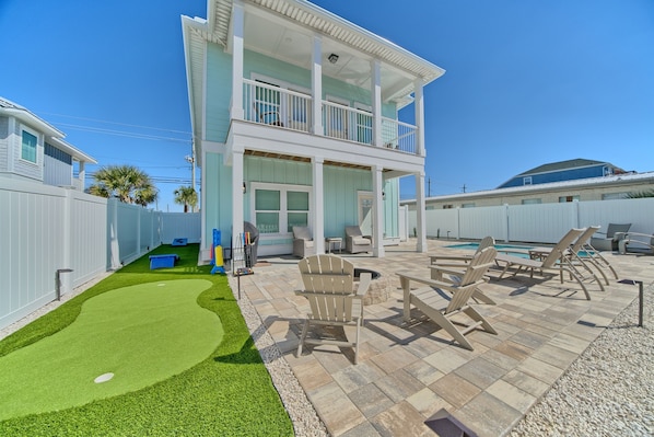 Outdoor Patio and Amenities