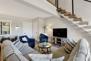 428 Forest Beach | Living Room