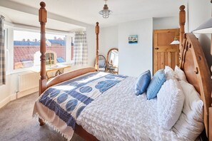 Mumbles Cottage, Whitby - Host & Stay