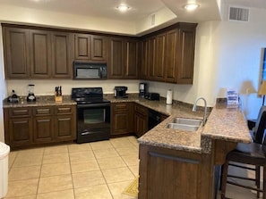 Fully equipped kitchen with an oven