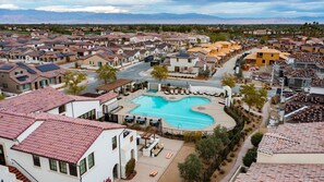 Club house Swimming pool / hot tub