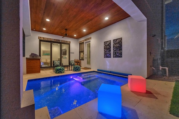 Enjoy the patio any time of day and opt for pool heating (with fee) to relax in any season! Covered pool & patio + gas grill + outdoor seating & dining.