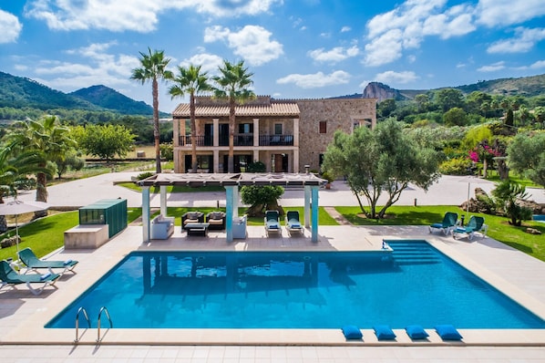 Urige Finca in Alcudia mit Pool und Terrasse