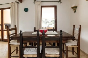 Dining Room, Room Detail