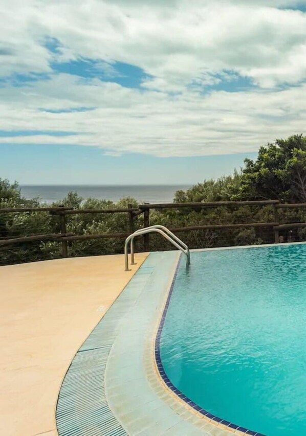 Building Exterior, Outdoor, Pool