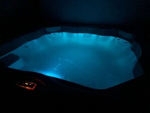 Indoor spa tub