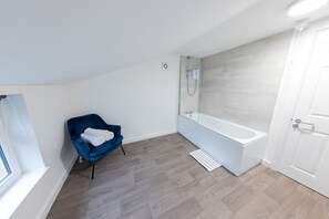 Flat 4 Bathroom