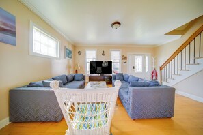 Living Room | Smart TV | Central A/C