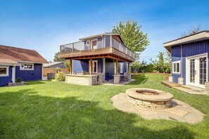 Private Yard | Fire Pit