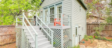 Houston Vacation Rental | 400 Sq Ft | 1BA | Studio | Stairs Required