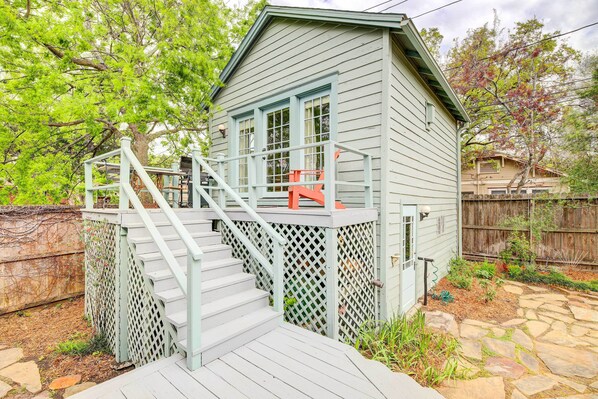 Houston Vacation Rental | 400 Sq Ft | 1BA | Studio | Stairs Required