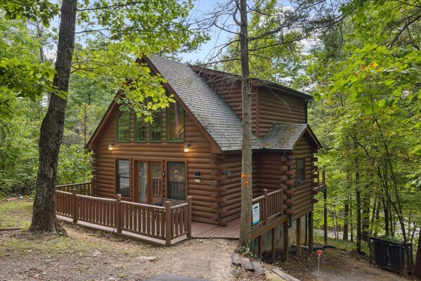 Cozy Log Cabin | Smoky Mountain Cabin Rental | Gatlinburg Cabin Rentals | Pigeon Forge Cabin Rentals | Smoky Mountain Rentals | Cabins with Hot Tubs | Best Smoky Mountain Rentals