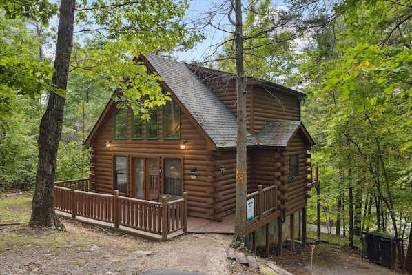 Cozy Log Cabin | Smoky Mountain Cabin Rental | Gatlinburg Cabin Rentals | Pigeon Forge Cabin Rentals | Smoky Mountain Rentals | Cabins with Hot Tubs | Best Smoky Mountain Rentals