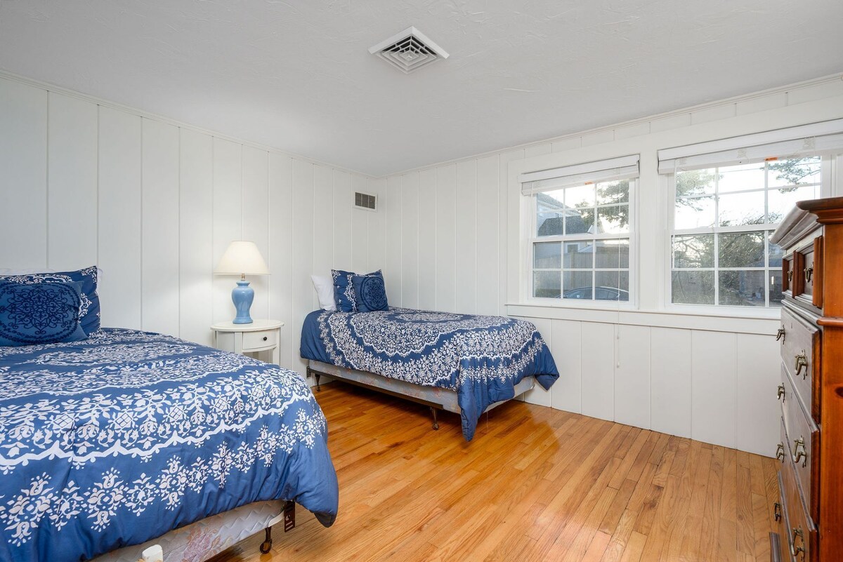 Two Houses From The Beach, Pet Friendly, One Floor Living