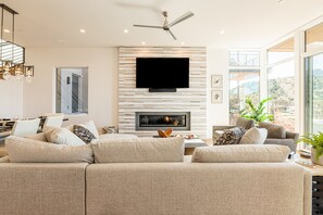 Floor to Ceiling Gas Fireplace