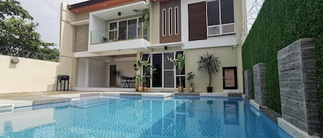 Front view with pool