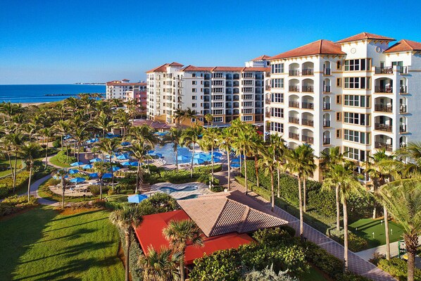 Beautiful Beach Front Resort - Many Pools