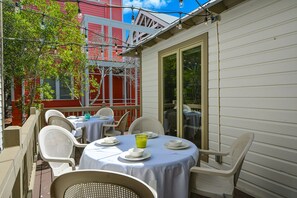 AMAZING OUTDOOR SPACES AND 4 HOUSES DOWN FROM BEACH
