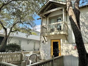 ENJOY OUTDOOR DINING FOR FOUR ON FRONT PORCH