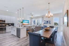 An open layout with plenty of space for up to 20 guests.