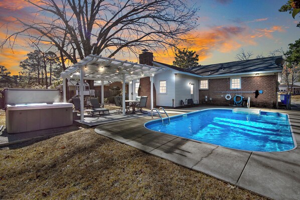pool, hot tub, and deck