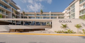 The condo is located in the Oceana Residences complex and is in one of the most desired locations in downtown Playa del Carmen!