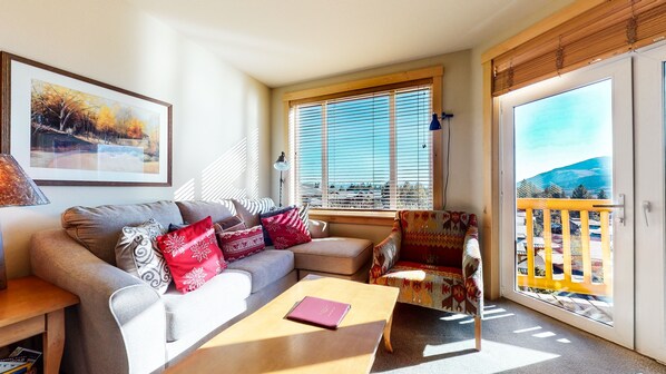 Furniture, Couch, Living Room, Indoors, Room