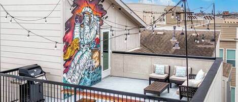 Expansive and spacious 4th floor rooftop terrace with the Houston City Skyline view!  Custom mural by a local Houston artist.  Bar seating and patio seating are available.  New Weber grill available for your use!