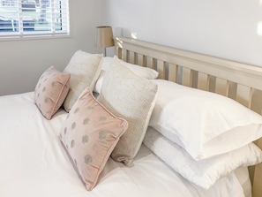 Bedroom luxury bed linen | Seascape Lodge, Chapel St. Leonards, near Skegness