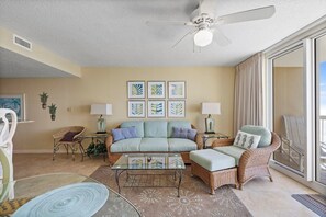 Home Decor, Furniture, Table, Coffee Table, Indoors