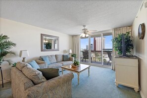 Home Decor, Furniture, Table, Indoors, Living Room