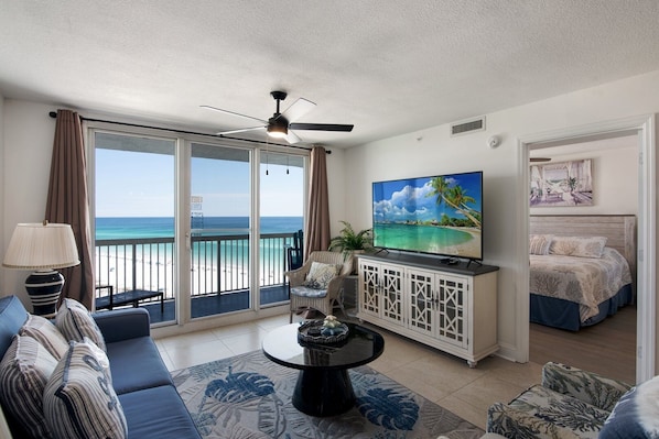 Screen,Furniture,Table,Ceiling Fan,Indoors