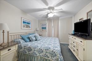 Screen,TV,Indoors,Ceiling Fan,Bed